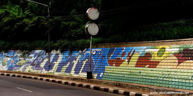 Jalan Angker di Babakan Siliwangi, Bandung  Kumpulan 